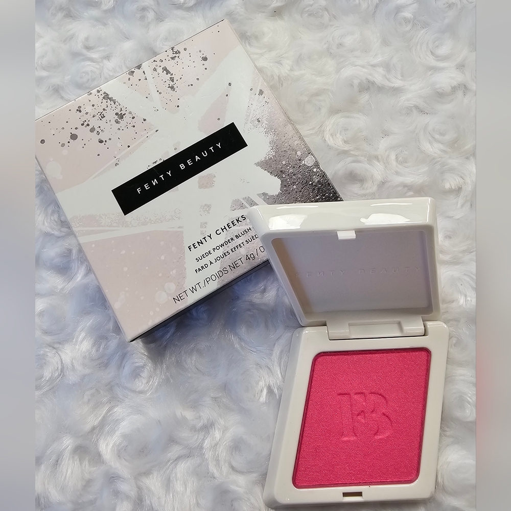 🎉BRAND NEW, NEVER USED!🎉Fenty Beauty Cheeks Blush!